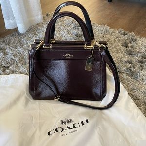 Coach leather purse. Hand and shoulder strap